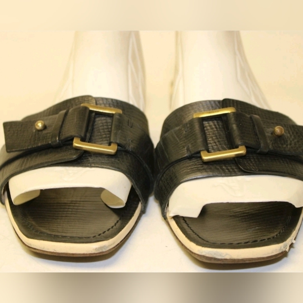 Gucci Slides Womens Size 8.5 B Embossed Leather Buckle Sandals Italy Shoes - Picture 6 of 16